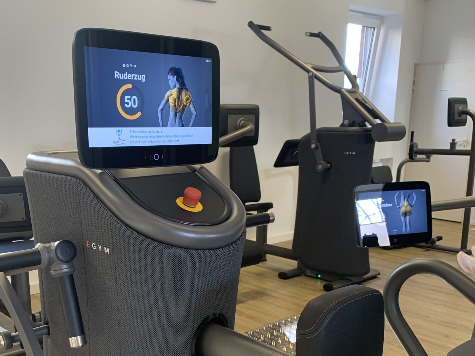 Die modernen eGym Geräte, die sich automatisch auf den Trainierenden einstellen. Das Training ist über eine smarte Trainingskurve angegeben und macht das Training dadurch spielerisch leicht.